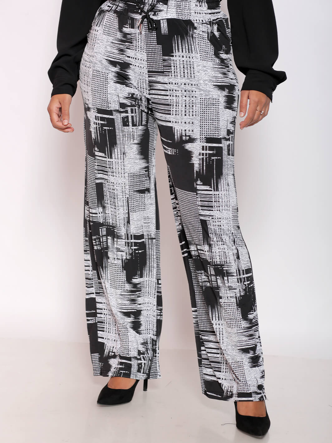 2-Pocket Drawstring Pant - Black & White